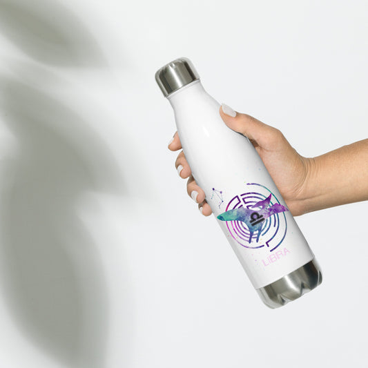 This easy to use, leakproof water bottle keeps drinks hot or cold.